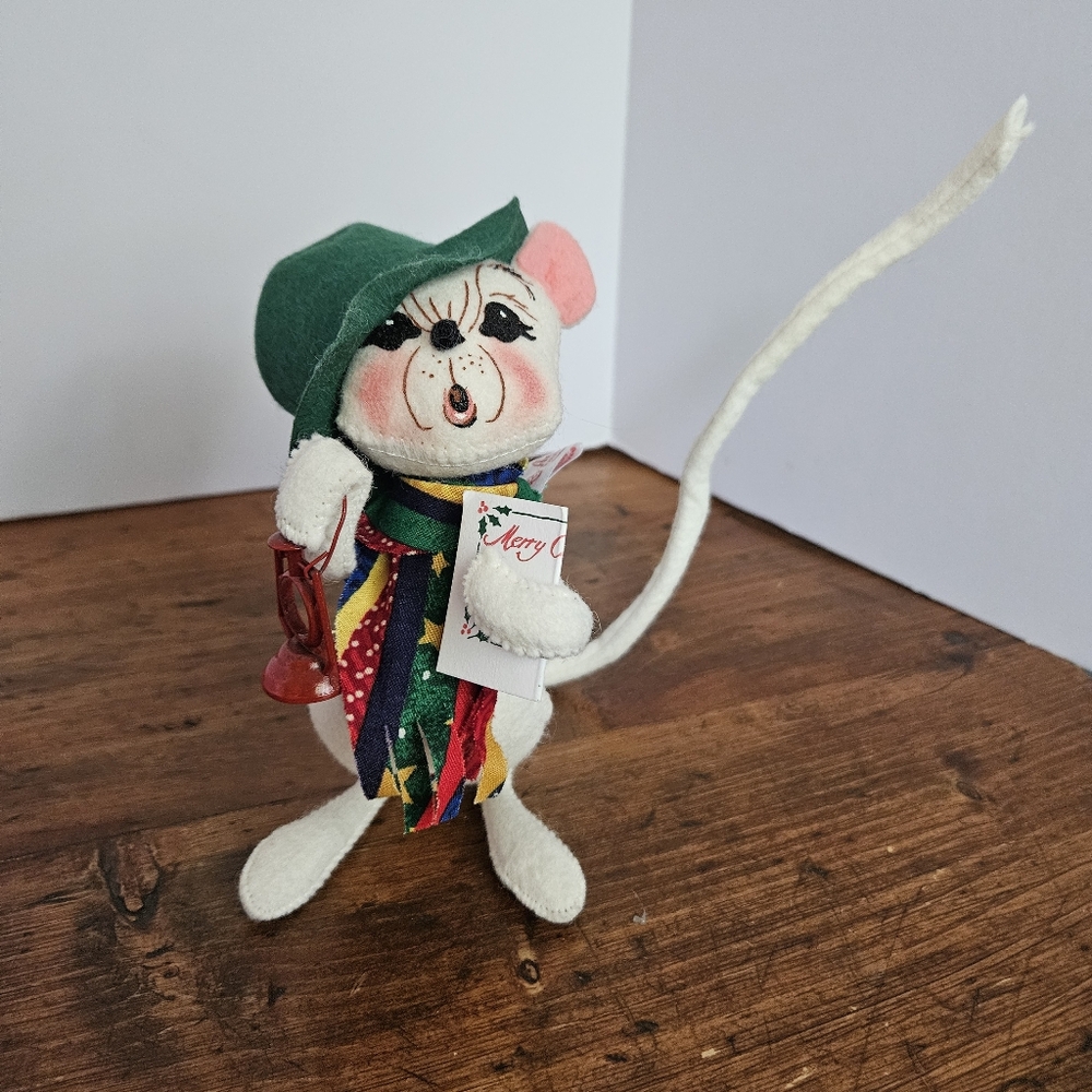 Annalee Mobilitee Caroling Christmas Mouse W/ Red Lantern And Mutlicolor Scarf